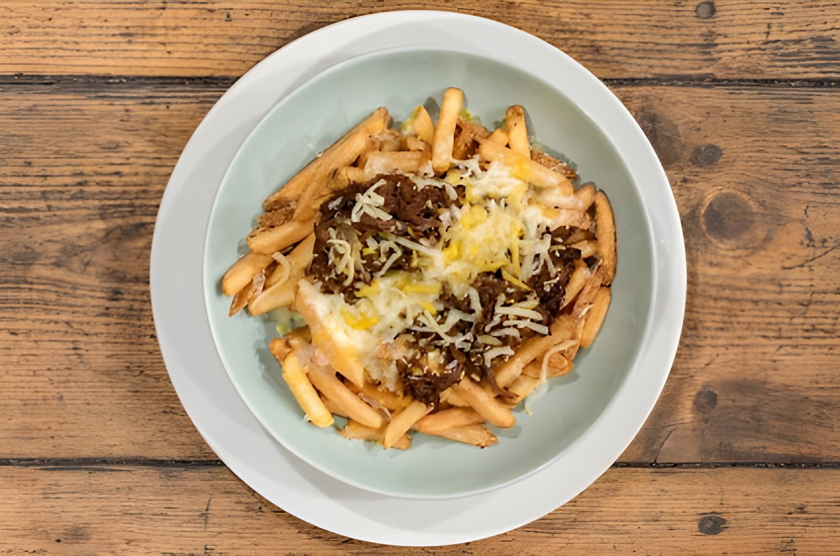 Hranolky s trhaným masem a sýrem